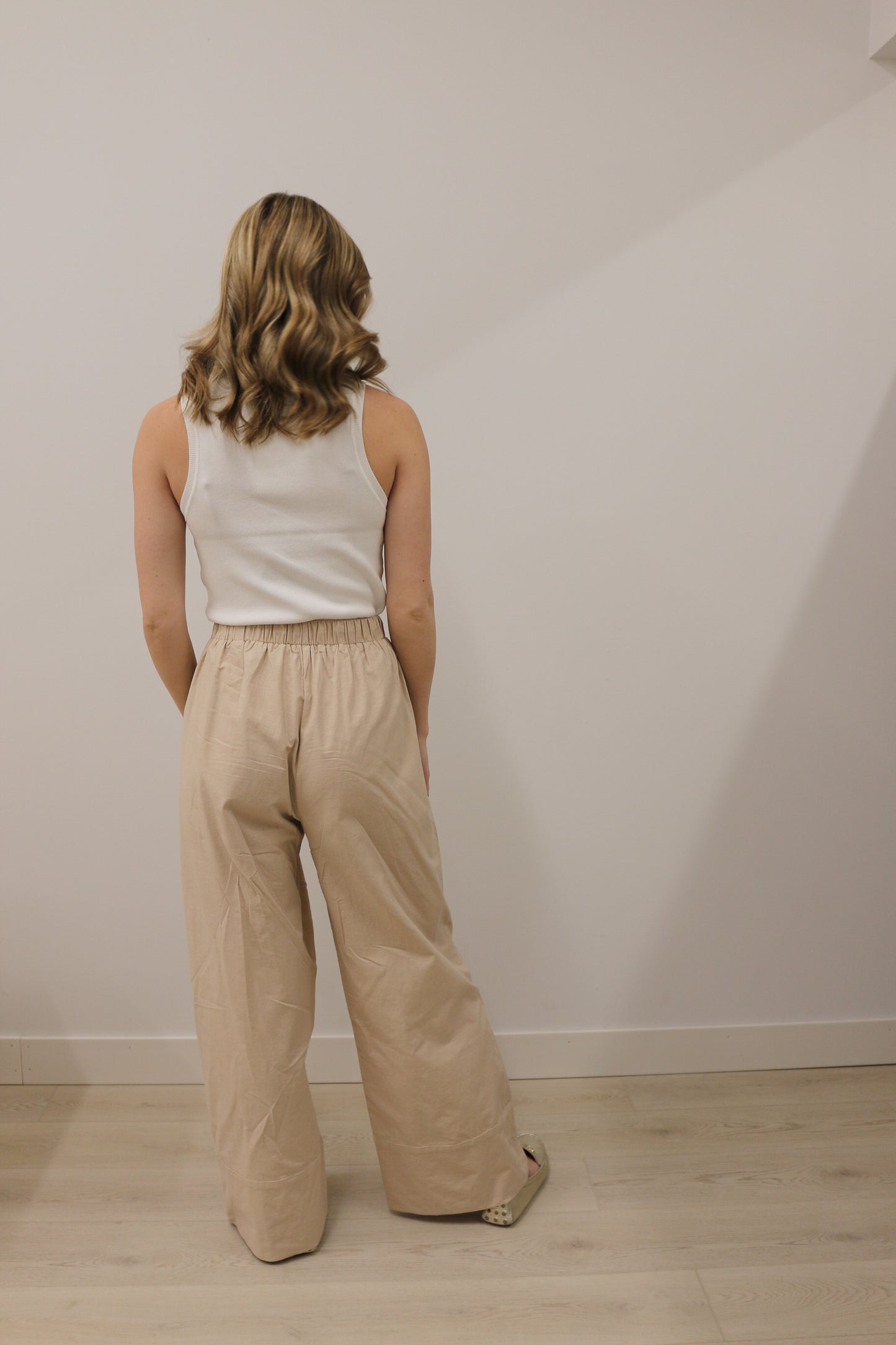 Lightweight Knit Fitted Tank Top - Off White