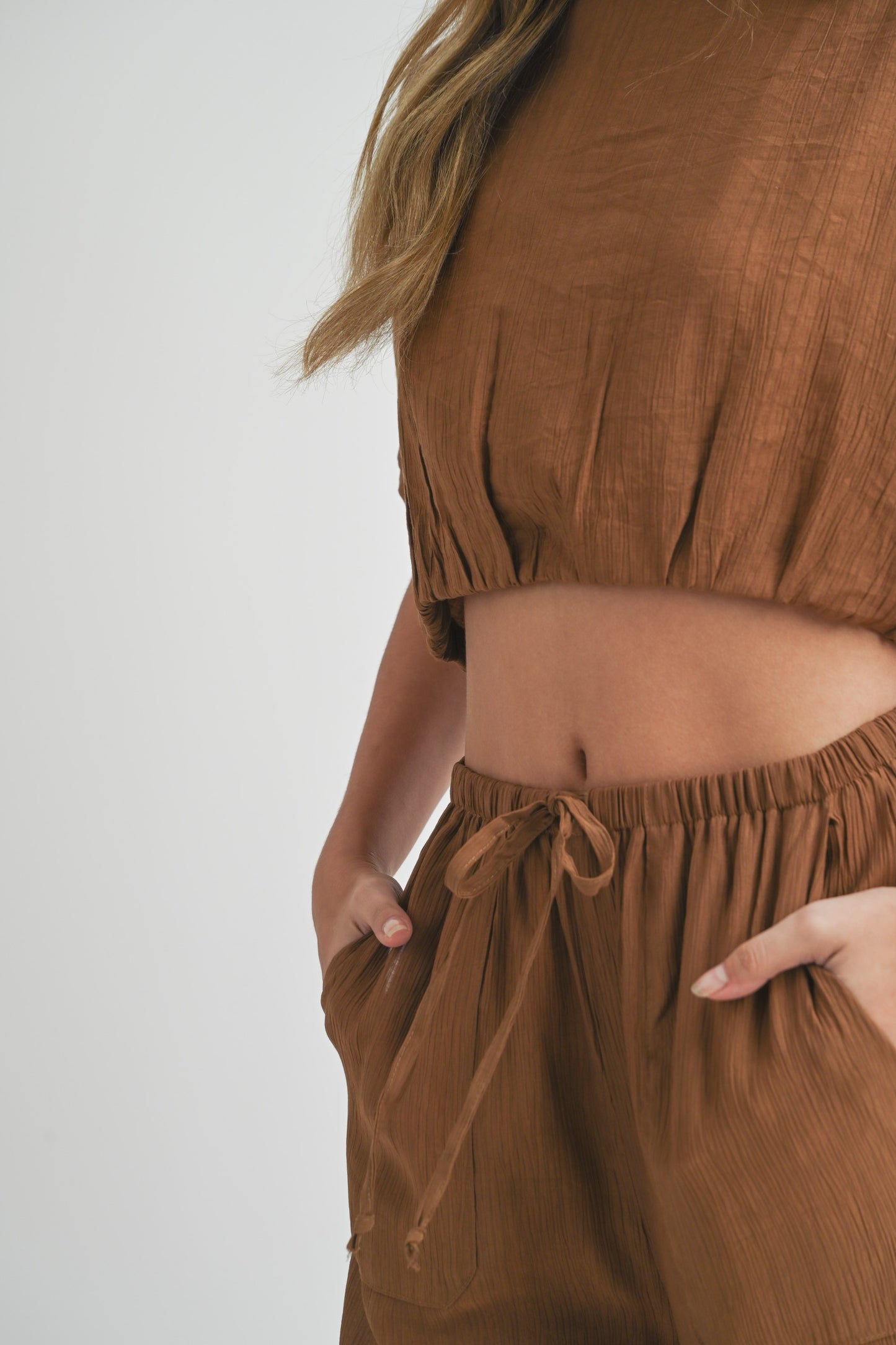 Canyon Textured Fabric Short Sleeve Cropped Shirt - Brown