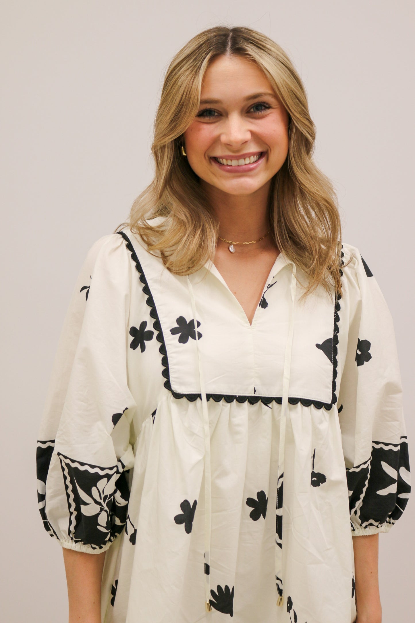 Modern Floral Print 3/4 Sleeve Scallop Trim Mini Dress - White Black