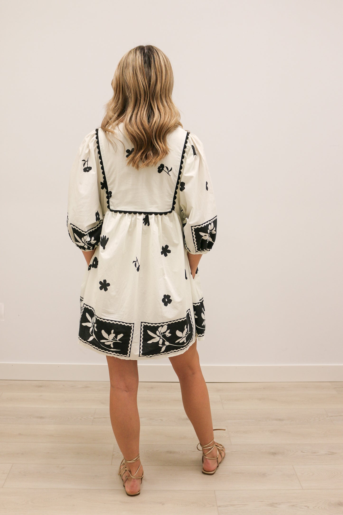 Modern Floral Print 3/4 Sleeve Scallop Trim Mini Dress - White Black