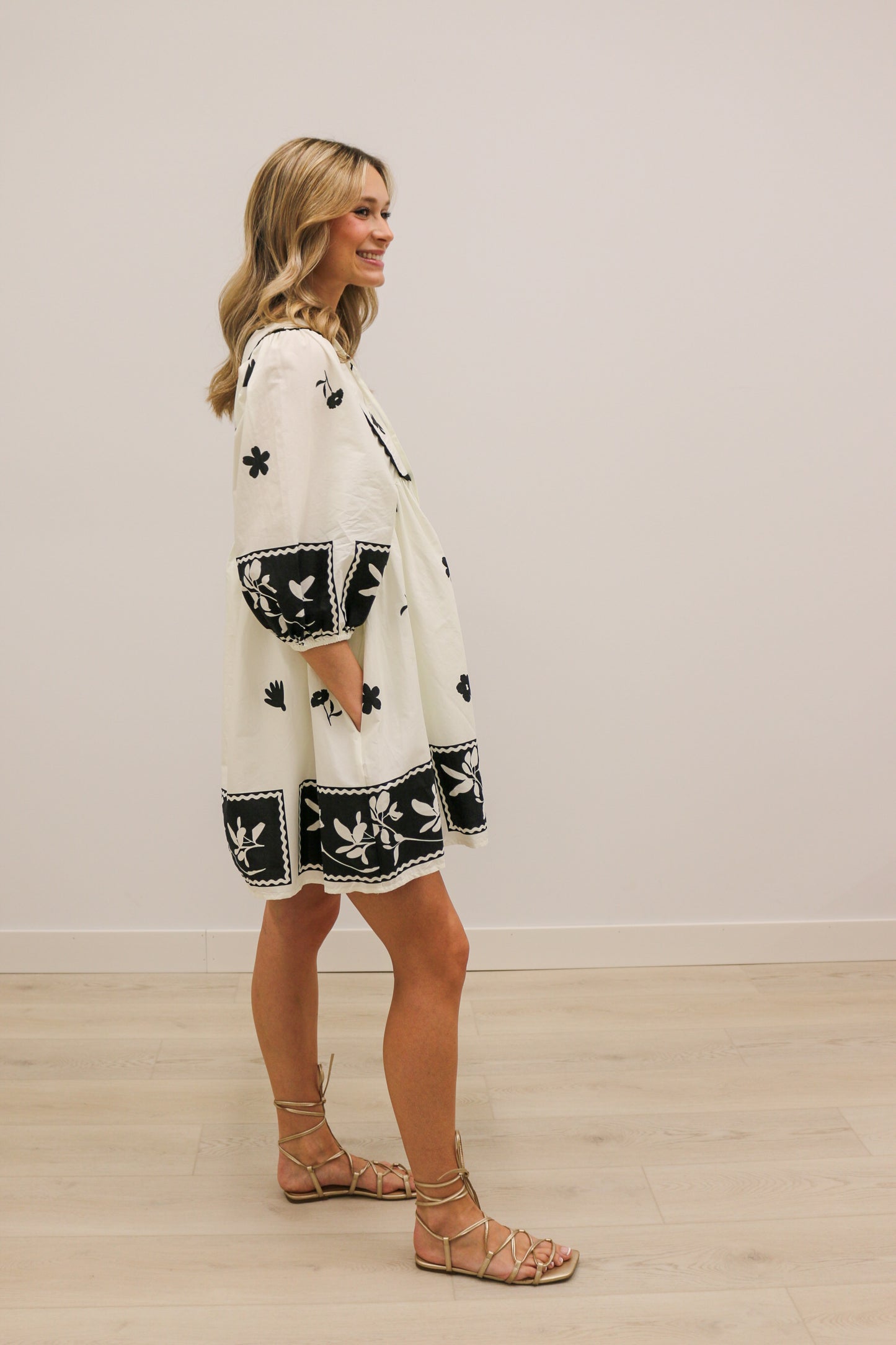 Modern Floral Print 3/4 Sleeve Scallop Trim Mini Dress - White Black