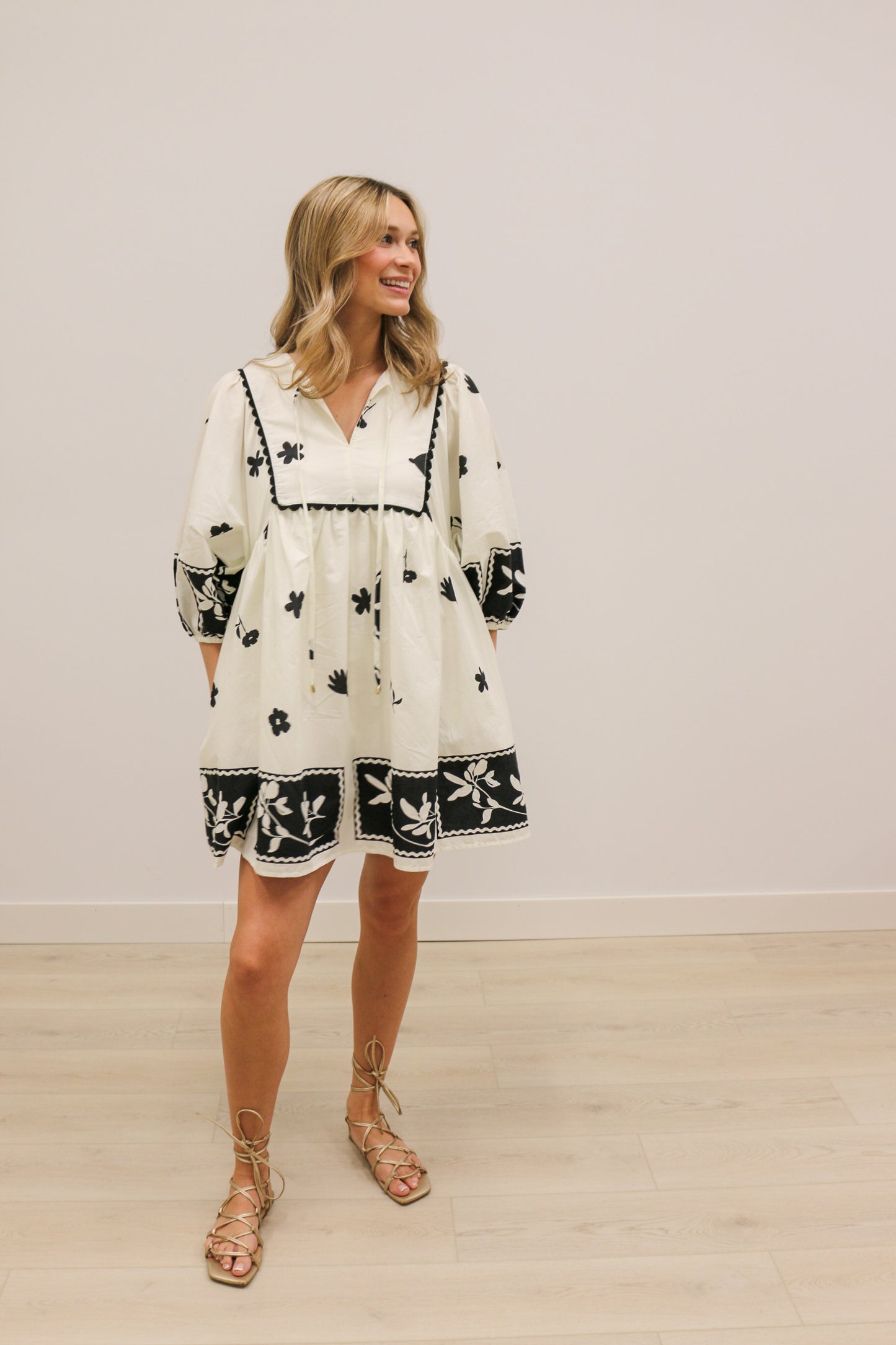 Modern Floral Print 3/4 Sleeve Scallop Trim Mini Dress - White Black