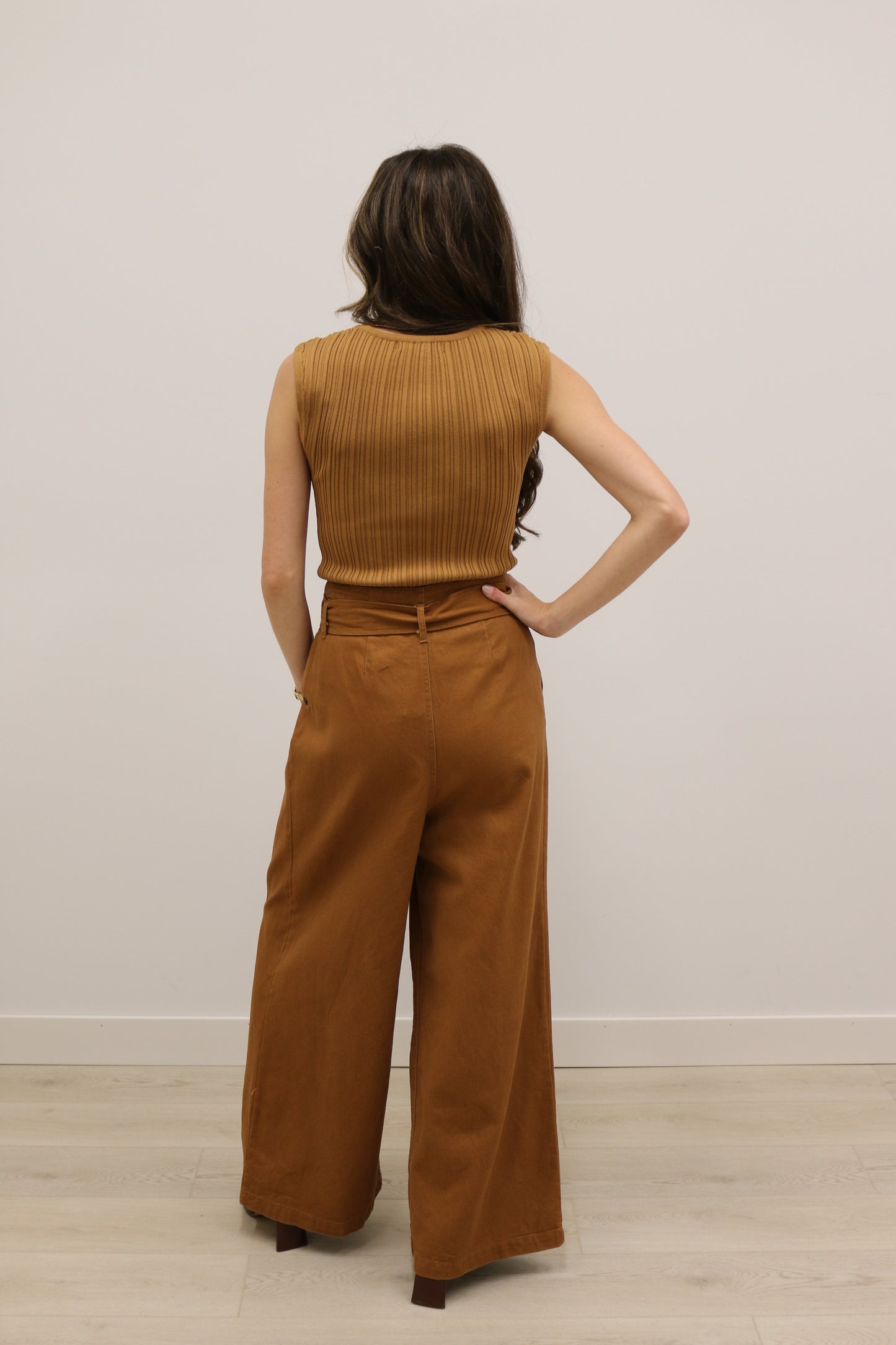 Bailey Sleeveless Ribbed Knit Top - Camel Brown