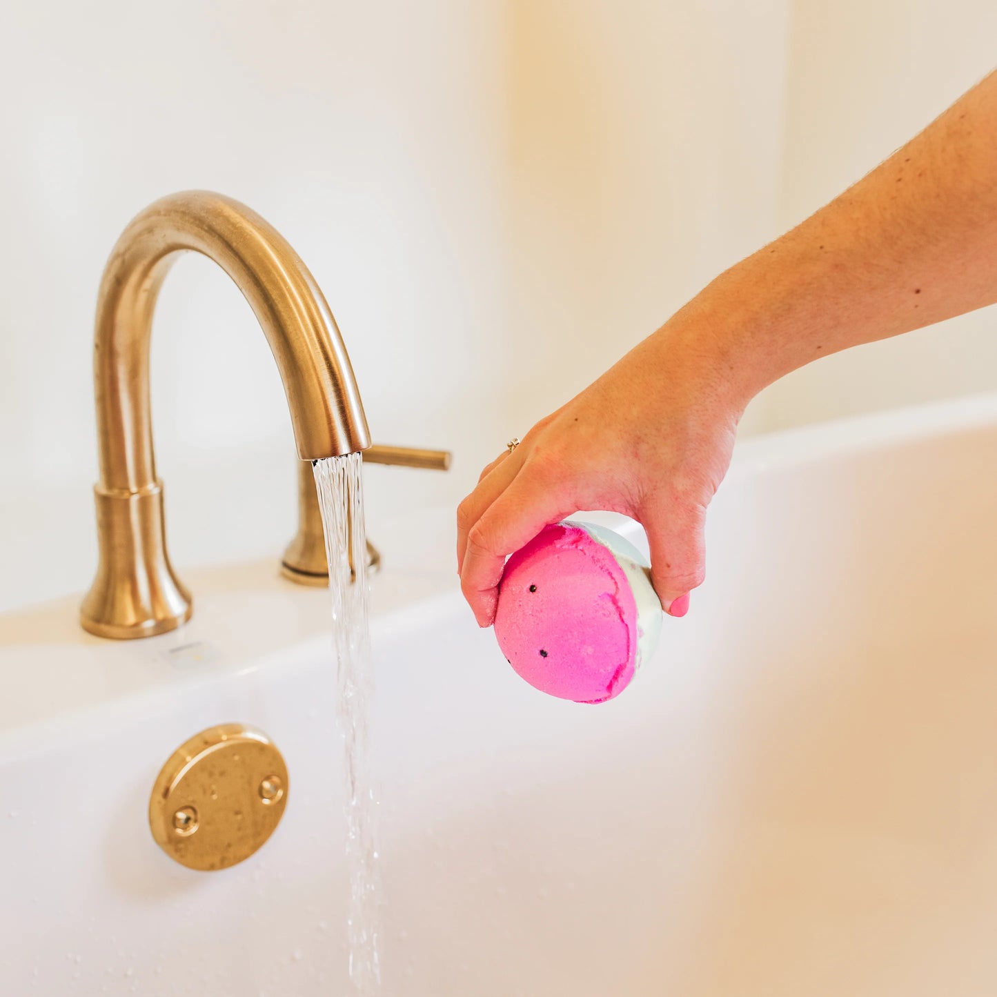 Watermelon Sugar Luxe Bath Bomb with Surprise Inside