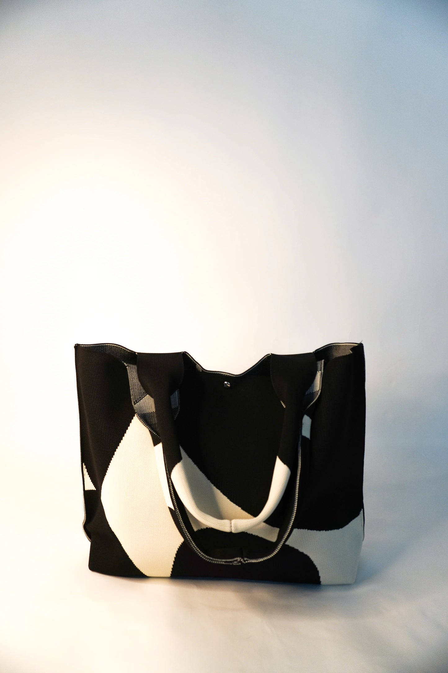 MOOdy Printed Signature Tote Machine Washable - Black