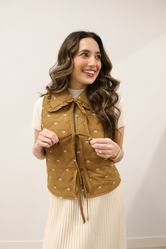 Demi Bow Embroidery Quilted Tie Vest with Ruffle Collar – Cream
