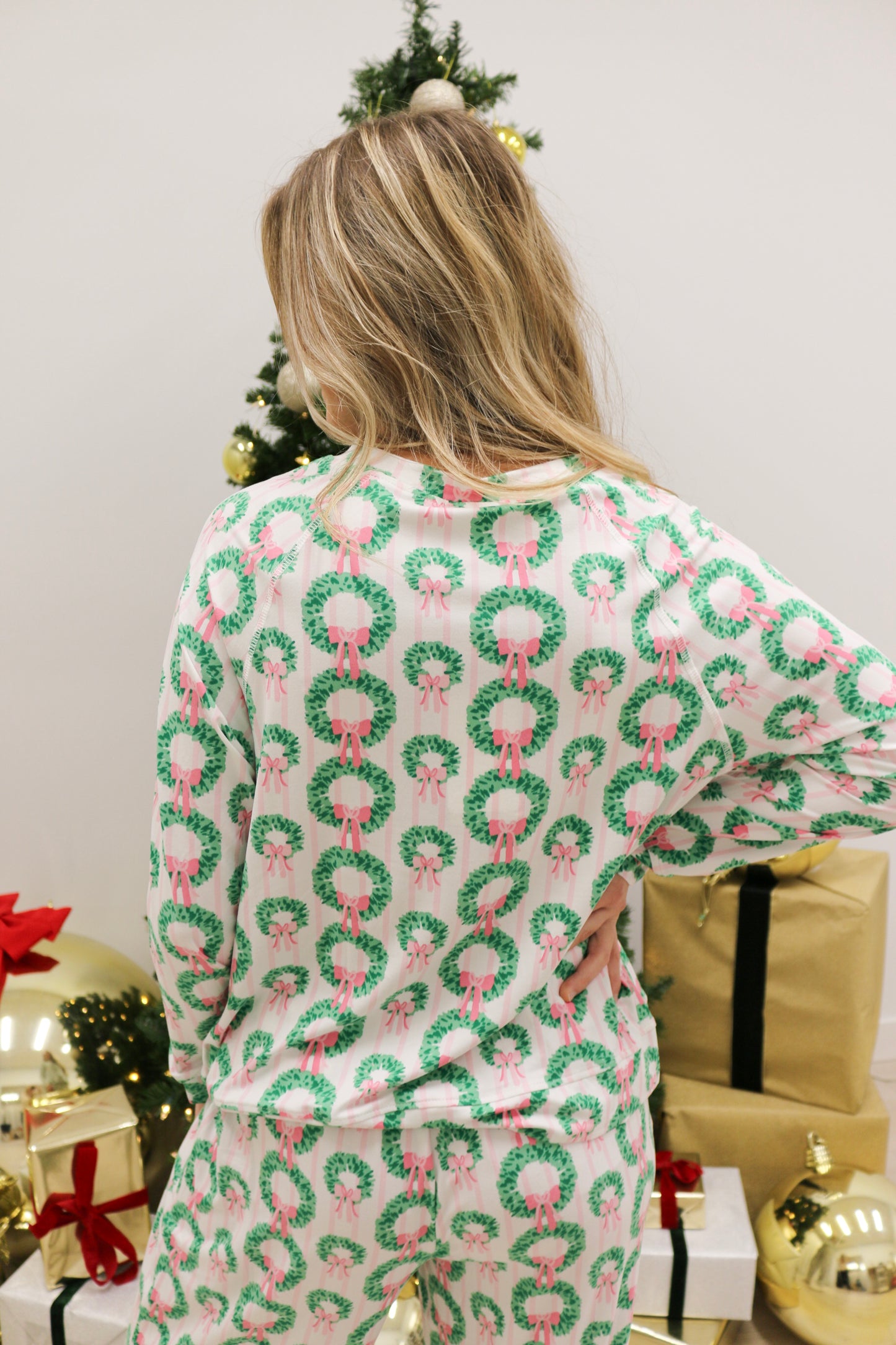 Annie Rosy Wreaths Holiday Pajama Set by Mary Square - Pink Multi