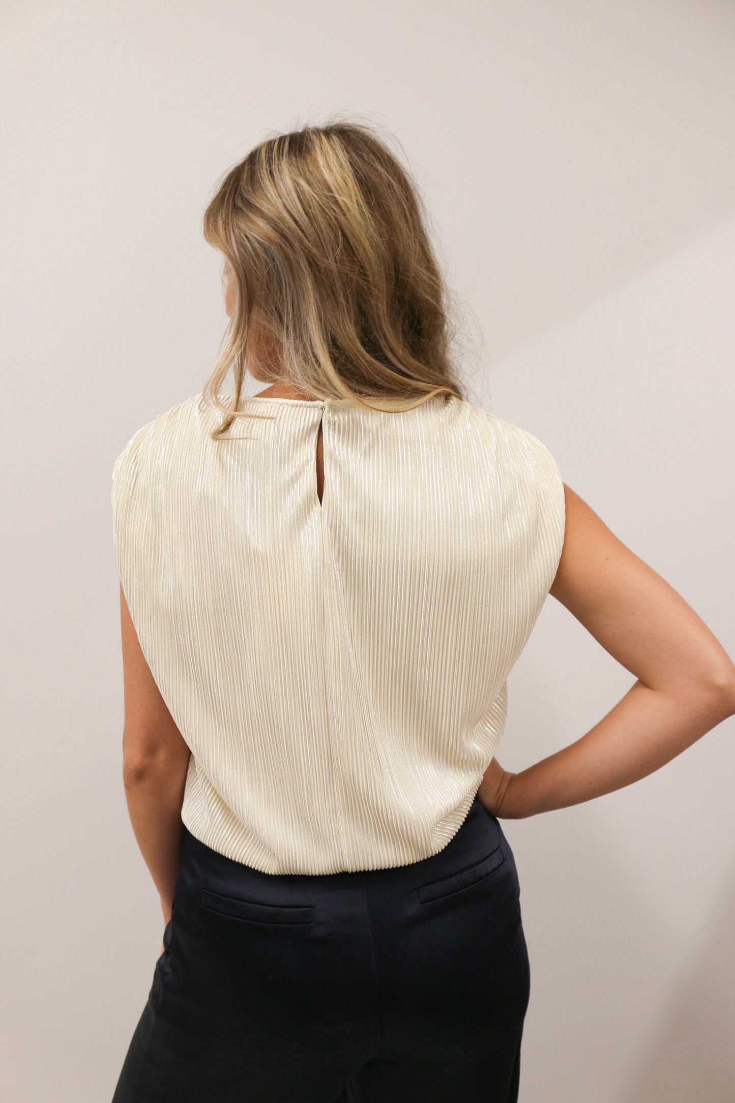 Lilia Sleeveless Shimmer Metallic Bubble Hem Knit Blouse - Ivory Silver