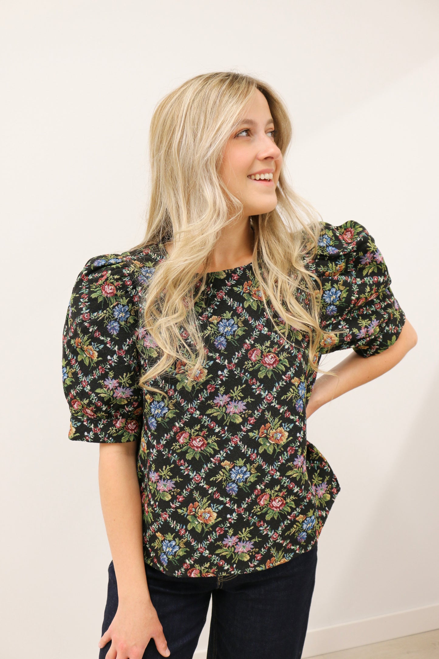 Tapestry Print Botanical Jacquard Puff Short Sleeve Blouse - Black Multi