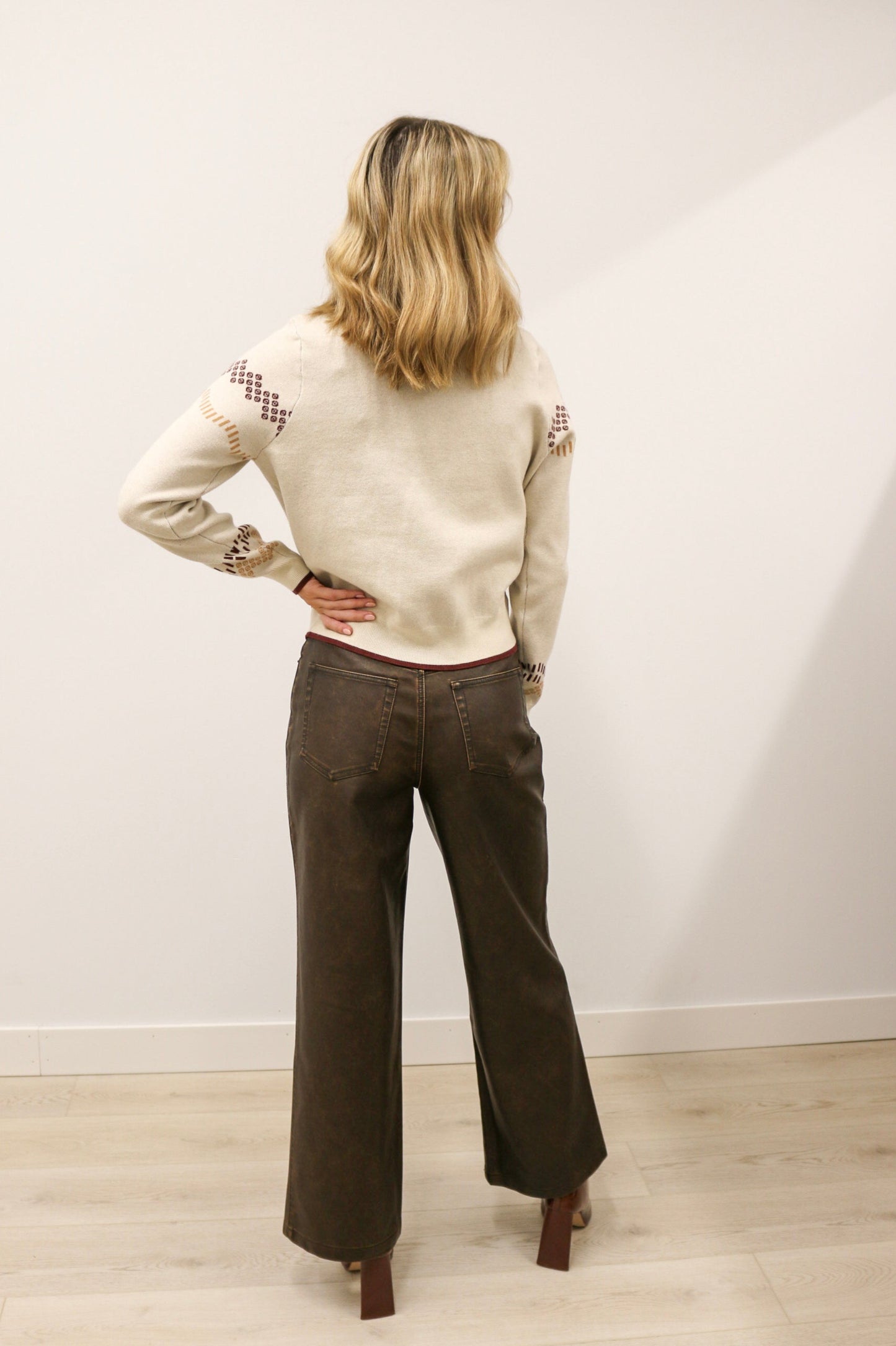 Western Horse Motif Long Sleeve Knit Sweater - Ivory Camel Multi