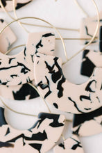 Load image into Gallery viewer, Black and White Marble Threader Earrings
