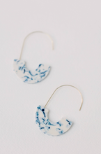 Load image into Gallery viewer, Marbled Blue &amp; White Threader Earrings

