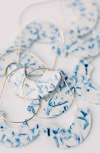 Load image into Gallery viewer, Marbled Blue &amp; White Threader Earrings
