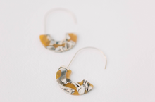Load image into Gallery viewer, Yellow Marble Threader Earrings
